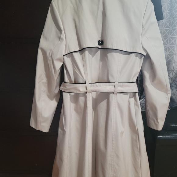Trenchcoat - Picture 2 of 2